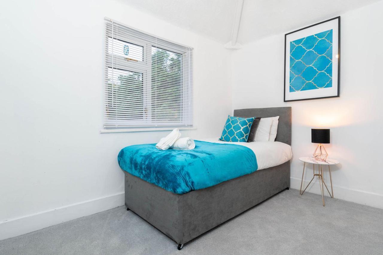Large 4 Bedroom House - Top Rated - Off-Street Parking - Garden - Sleeps 9 - Contractors - Groups - Pool Table Northfield Esterno foto